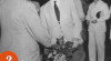 Foto Dr. L.J.M. Beel, Kepala Badan Pemerintah Federal berjabat tangan dengan seseorang Pengantar di Lapangan Terbang Kemayoran, Jakarta, 2 Juni 1949.